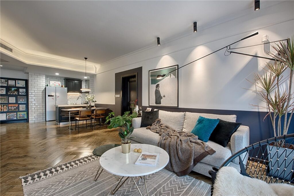 Drewniane deski podłogowe inspirują projektantów do eksperymentowania z różnorodnymi stylami i technikami układania